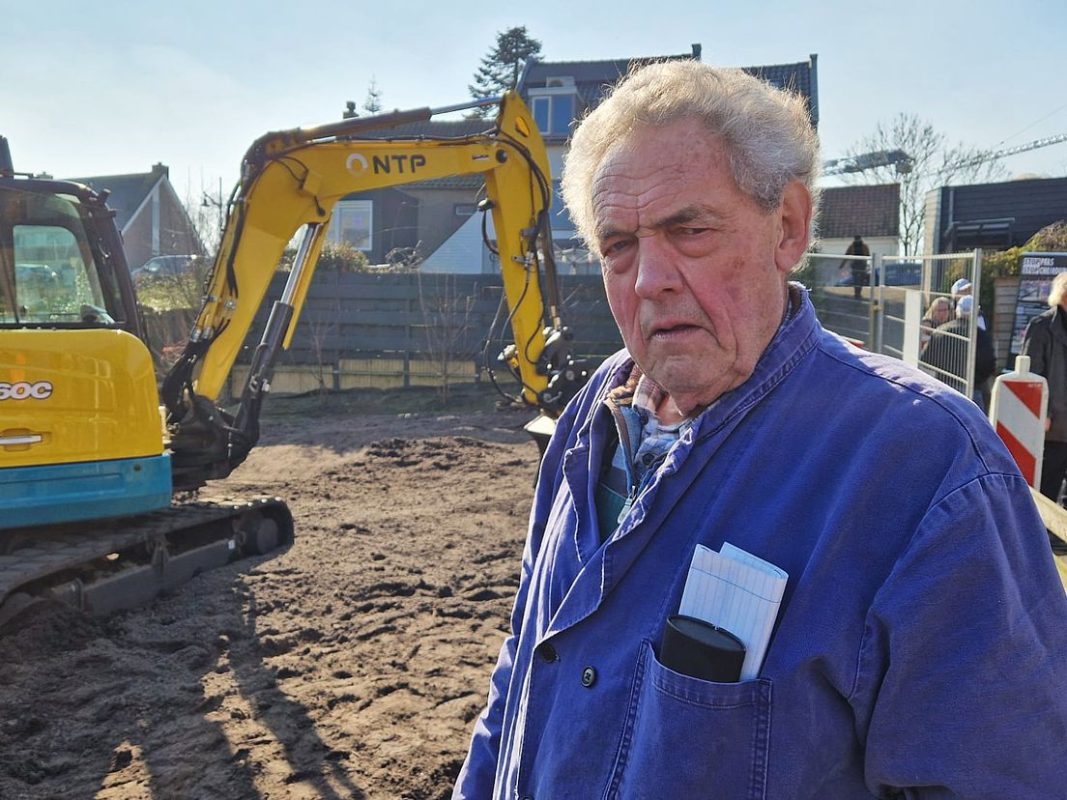 Met het gejoel van demonstranten op de achtergrond is maandag het veelbesproken moestuinherstel in Sliedrecht begonnen.